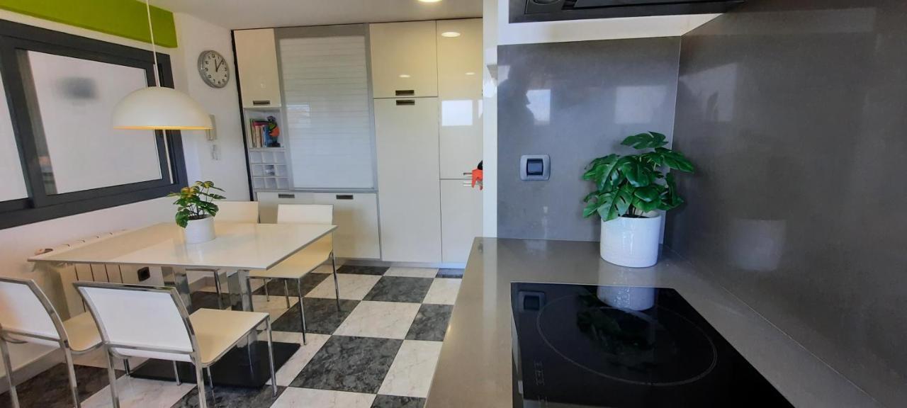 Bright Apartment Near The Beach And Barcelona By Train El Masnou Exterior foto